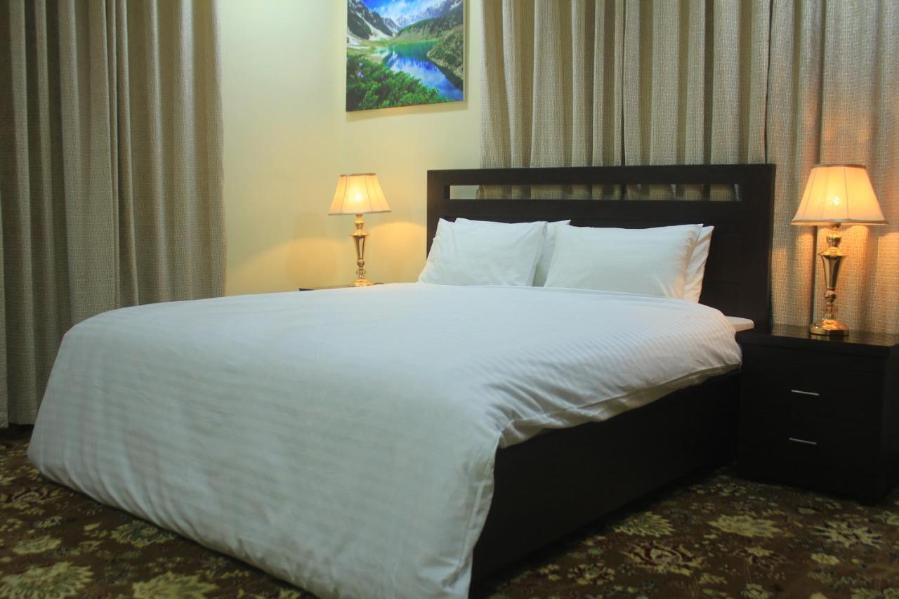 Starlit Hotel - Gilgit Exteriér fotografie